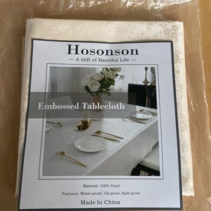Hosonson Round Tablecloth Features: Water,Oil,Spill-proof.